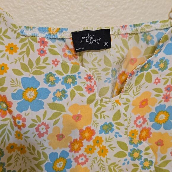 - Milk and honey floral peplum top size medium - Picture 3 of 8